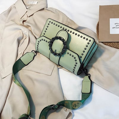 Eko bőrből készült stílusos női táska négy színben fém díszítéssel és hosszú füllel