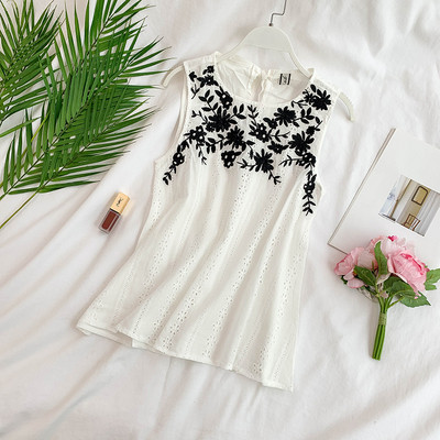 Női lezser felső, széles pántokkal és több színben hímzéssel