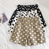 Divatos női rövidnadrág magas derékkal, három színű pöttyökkel