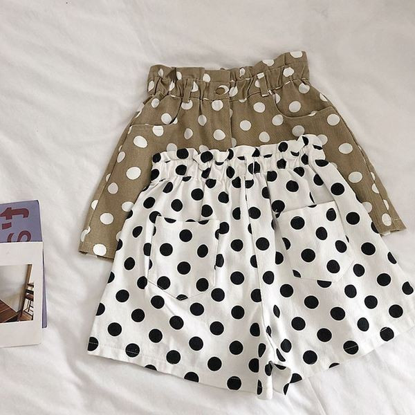 Divatos női rövidnadrág magas derékkal, három színű pöttyökkel