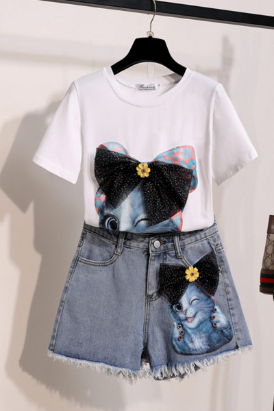 Set modern pentru femei din două părți - pantaloni scurți și un tricou