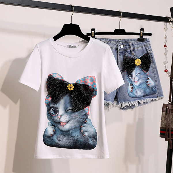 Set modern pentru femei din două părți - pantaloni scurți și un tricou