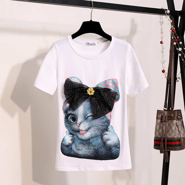 Set modern pentru femei din două părți - pantaloni scurți și un tricou