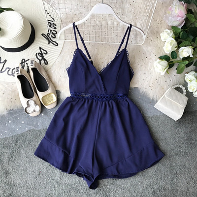 Μοντέρνες γυναικείες φόρμες με λεπτές λωρίδες σε διάφορα χρώματα