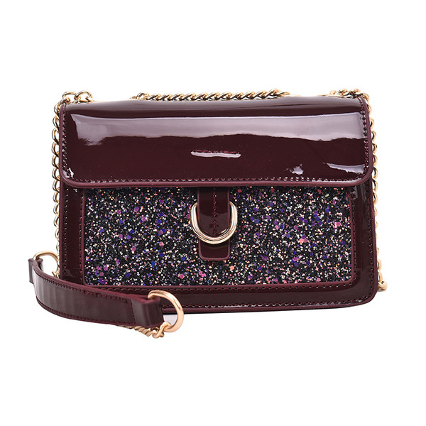 Lakkbőr táska két színben, eco bőrből, fényes elemekkel és fémlánccal