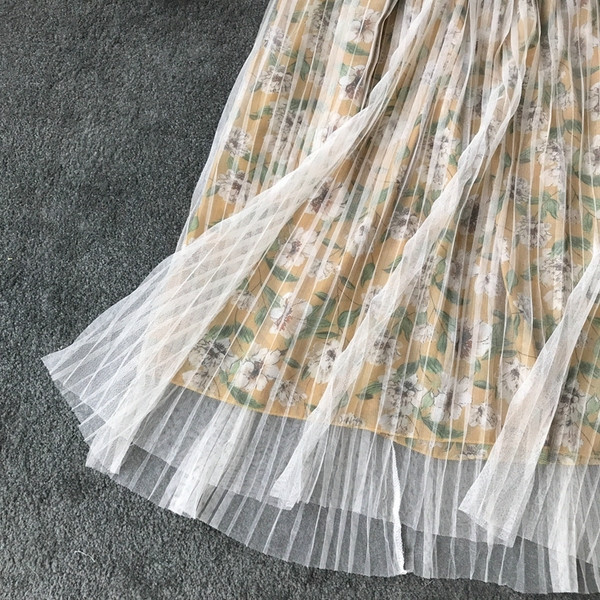 Rochie moderna de dama cu motive florale si decolteu O