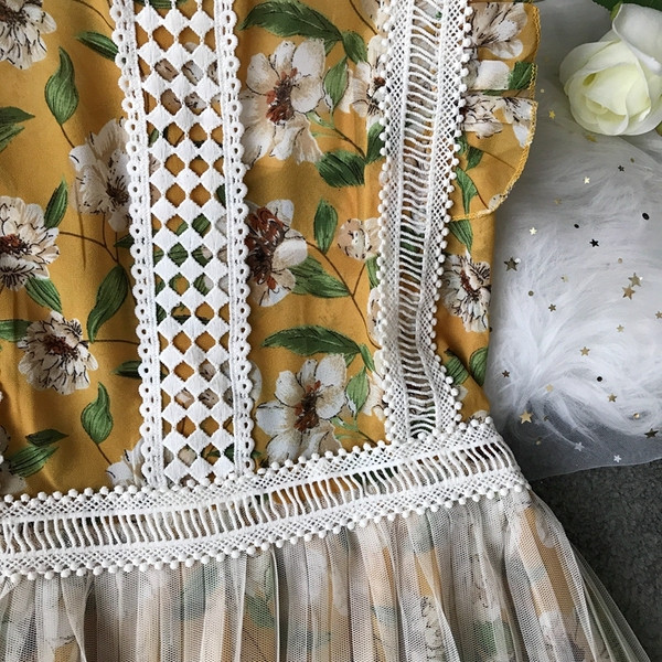 Rochie moderna de dama cu motive florale si decolteu O