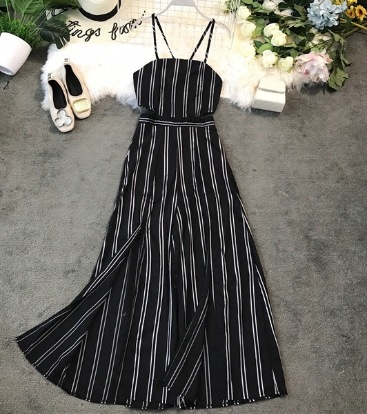 Model nou de salopetă de damă cu fante și bretele subțiri în mai multe culori