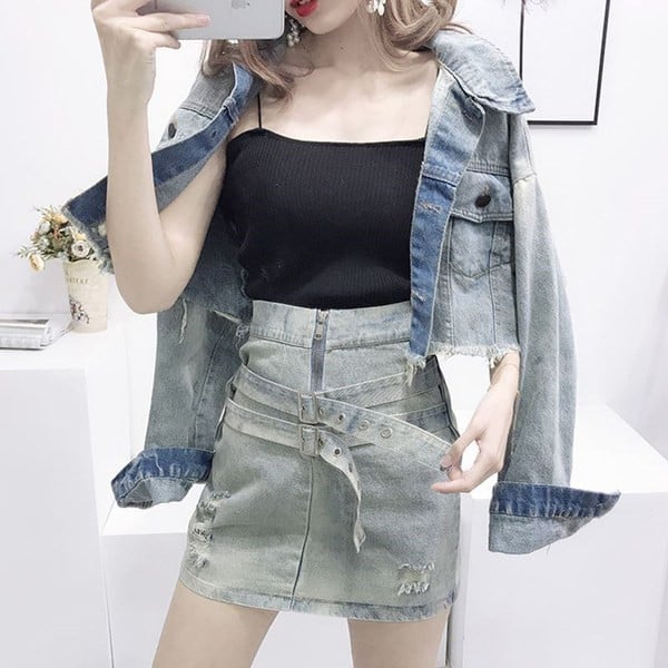 Stílusos női farmerszoknya és farmerdzseki szett szakadt elemekkel