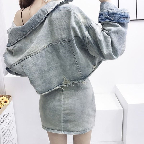 Stílusos női farmerszoknya és farmerdzseki szett szakadt elemekkel