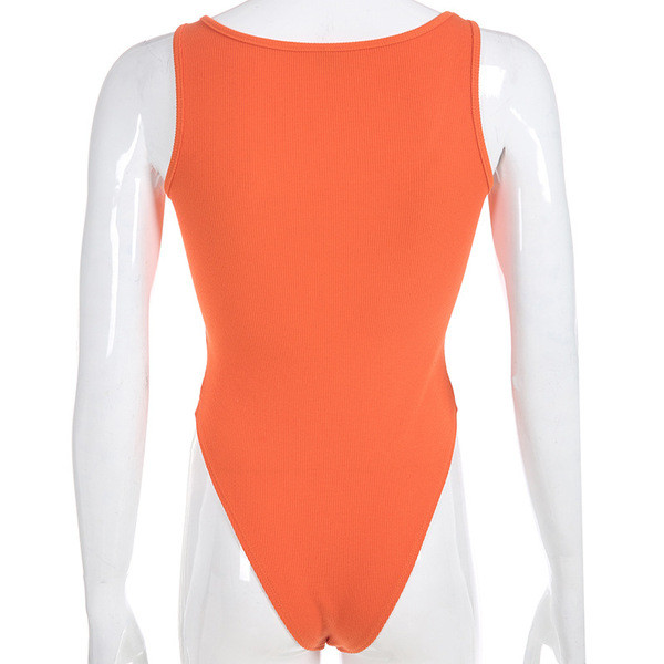 Corp de femeie zilnic cu o inscripție portocalie