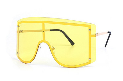 Aktuális női napszemüveg új modellje több színben