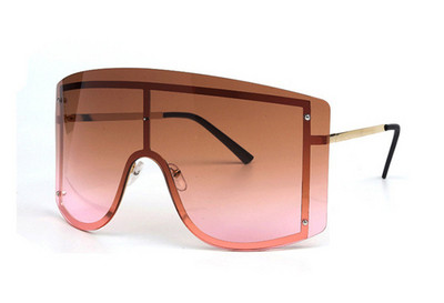 Aktuális női napszemüveg új modellje több színben