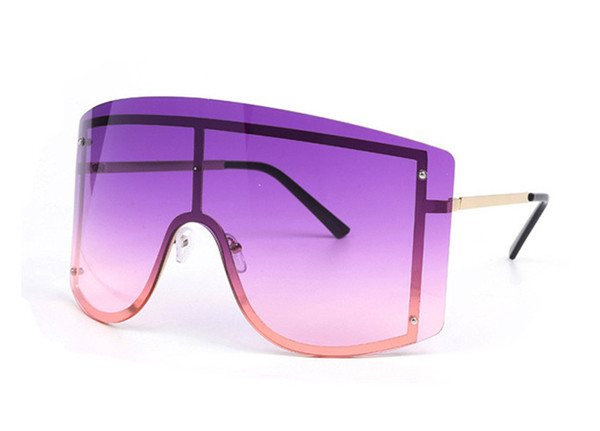 Aktuális női napszemüveg új modellje több színben