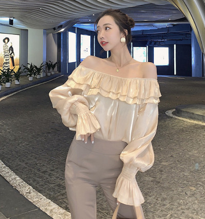 Bluză de damă modernă cu umerii goi și mâneci lungi și largi în trei culori