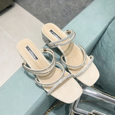 Μοντέρνα γυναικεία σανδάλια με υψηλό τακόυνι σε δύο χρώματα