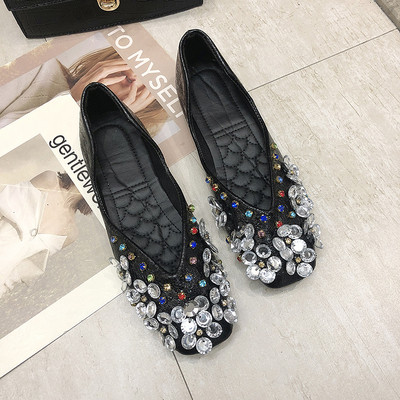 Stílusos női cipő két színben, díszkövekkel