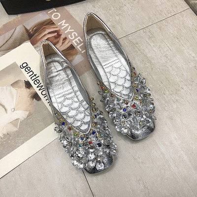 Stílusos női cipő két színben, díszkövekkel