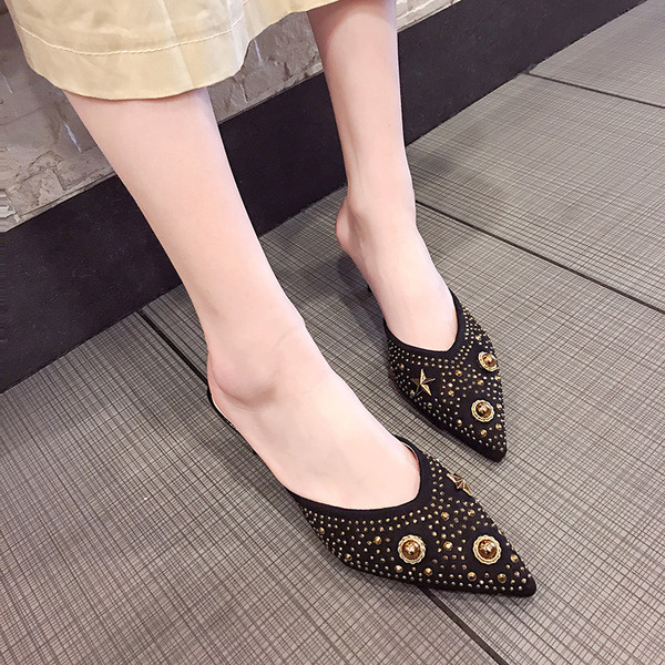 Aktuális női alacsony sarkú papucs díszkövekkel