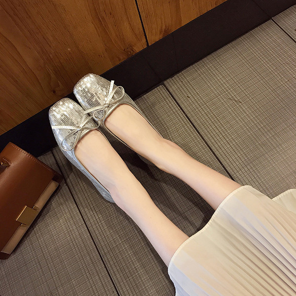 Γυναικεία παπούτσια σε τρία χρώματα με πούλιες