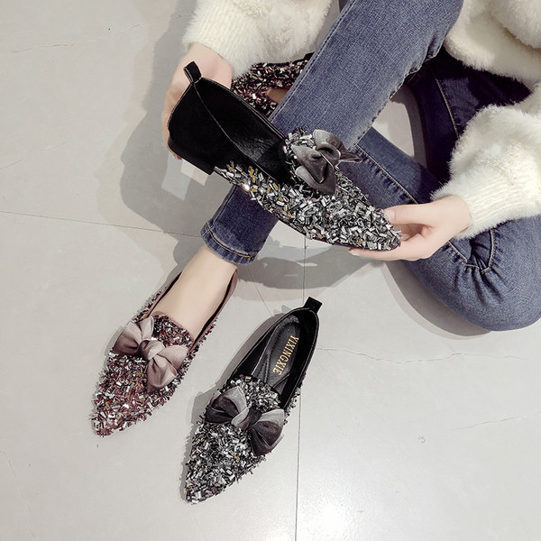 Pantofi moderni de dama - model ascutit cu panglica