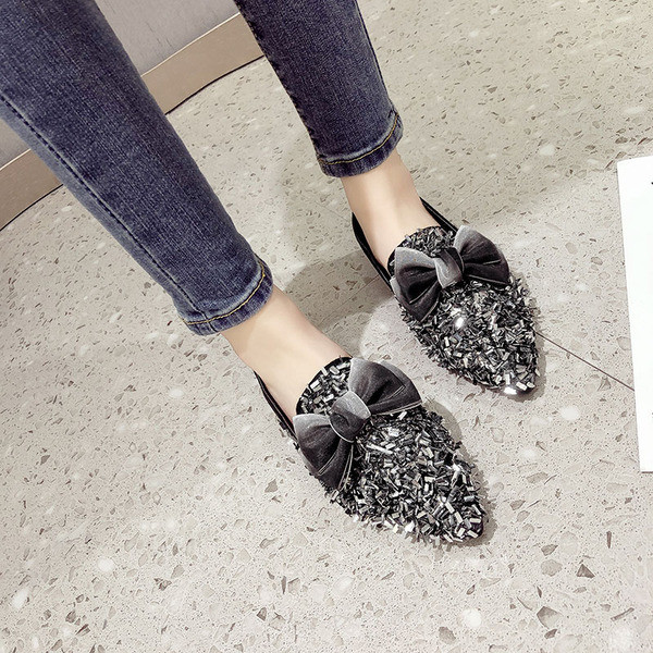 Pantofi moderni de dama - model ascutit cu panglica