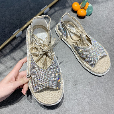 Γυναικεία μοντέρνα σανδάλια με κομψό αποτέλεσμα σε δύο χρώματα