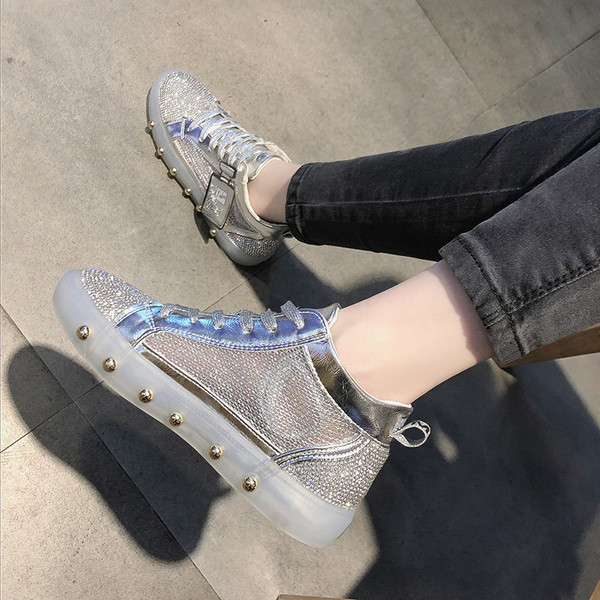 Adidasi moderni de dama in gri cu decor metalic