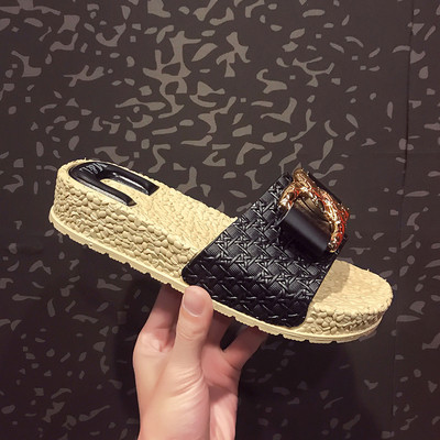 Modern női papucs három színben fém díszítéssel