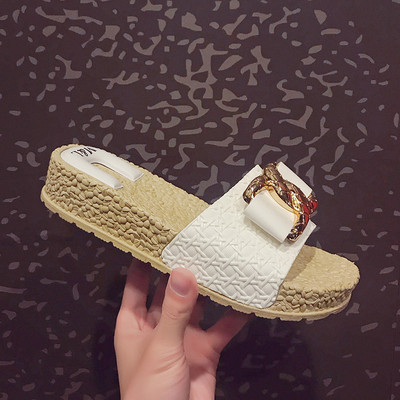 Modern női papucs három színben fém díszítéssel