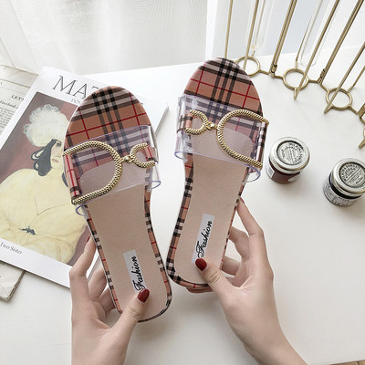 Aktuális női papucs fém díszítéssel két színben