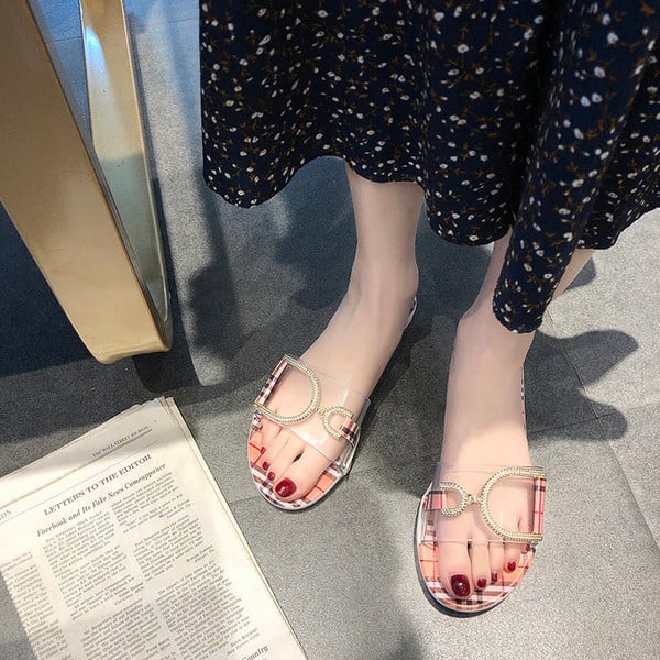 Aktuális női papucs fém díszítéssel két színben