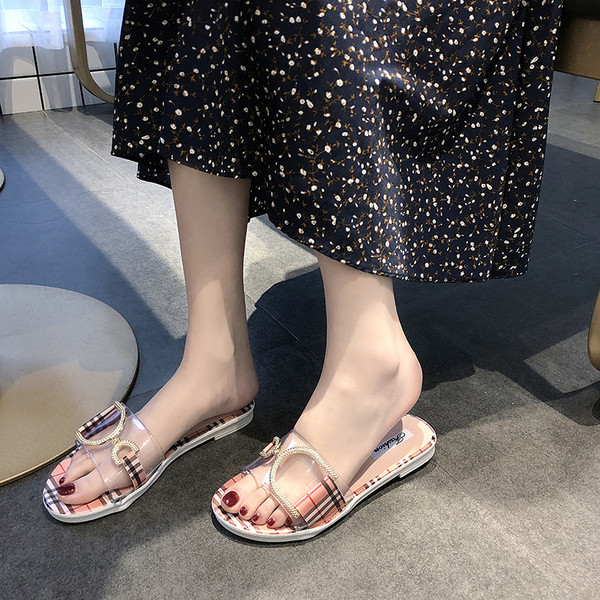 Aktuális női papucs fém díszítéssel két színben