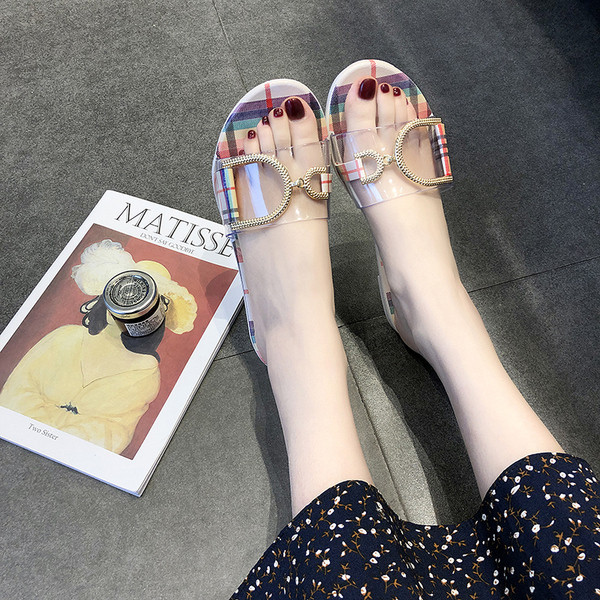 Aktuális női papucs fém díszítéssel két színben