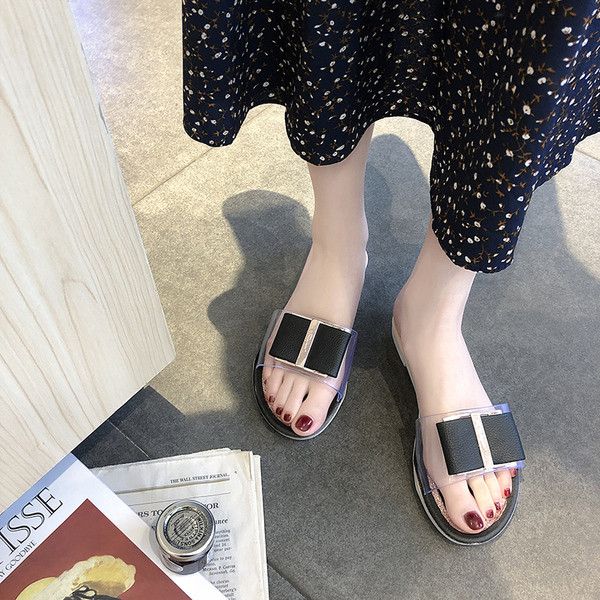 Papuci de dama moderni in patru culori cu un element stralucitor