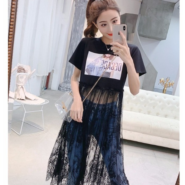 Modern, fekete-fehér csipkés női póló