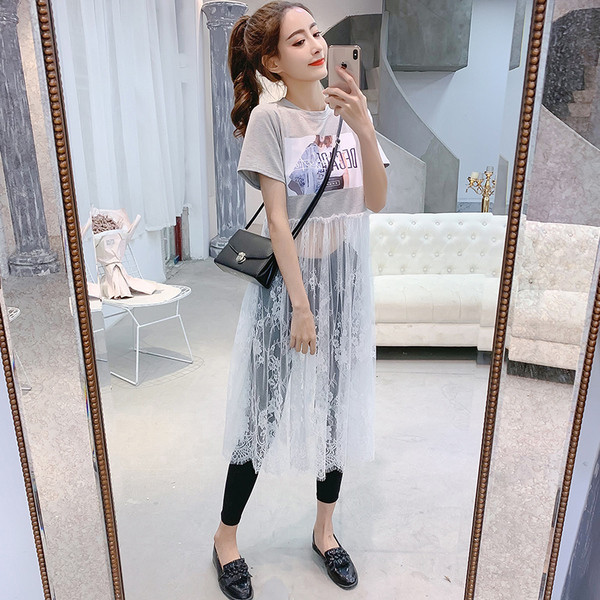 Modern, fekete-fehér csipkés női póló