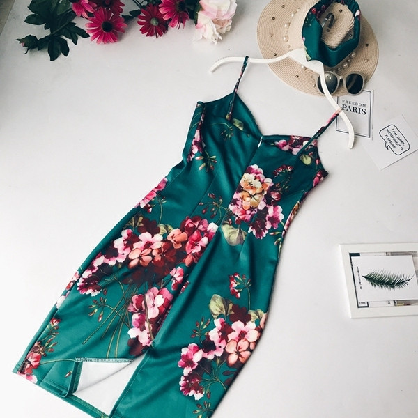 Stílusos női ruha vékony pántokkal és virágmotívumokkal kék színben