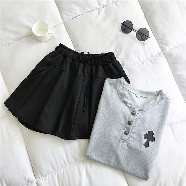 Καθημερινό γυναικείο σετ - μπλουζάκι + σορτς 