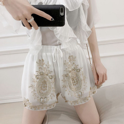 Pantaloni scurti moderni de dama cu talie inalta si broderii in doua culori