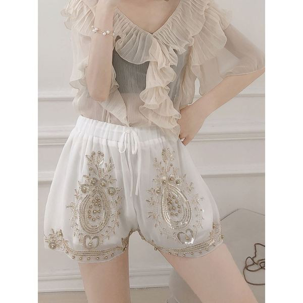 Pantaloni scurti moderni de dama cu talie inalta si broderii in doua culori