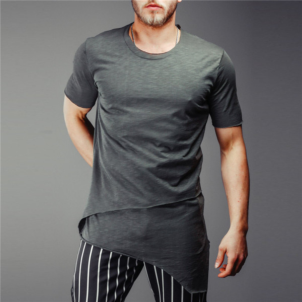 Alkalmi férfi póló három színben, aszimmetrikus modell