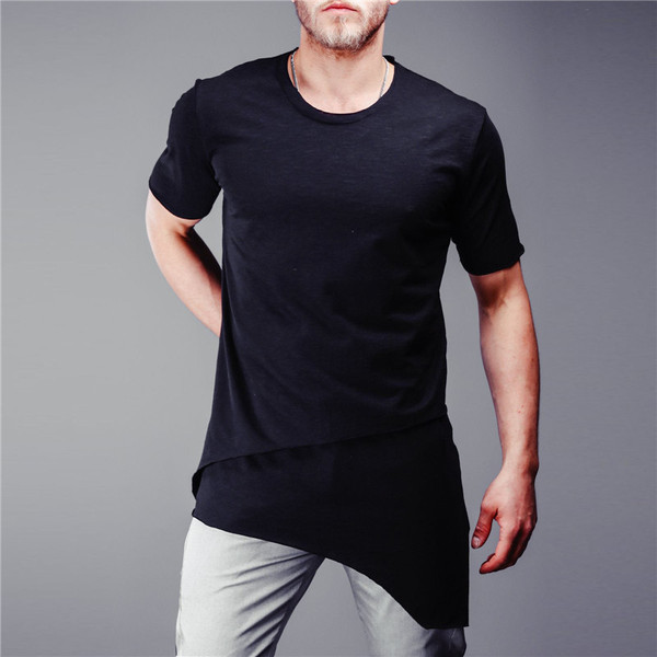 Alkalmi férfi póló három színben, aszimmetrikus modell