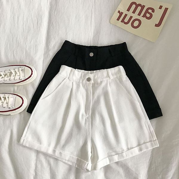 Pantaloni scurți moderni de damă în alb și negru cu talie înaltă