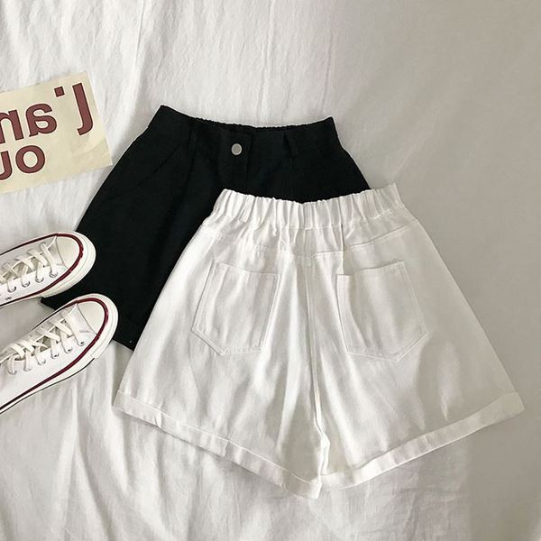 Pantaloni scurți moderni de damă în alb și negru cu talie înaltă