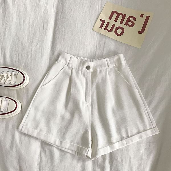 Pantaloni scurți moderni de damă în alb și negru cu talie înaltă