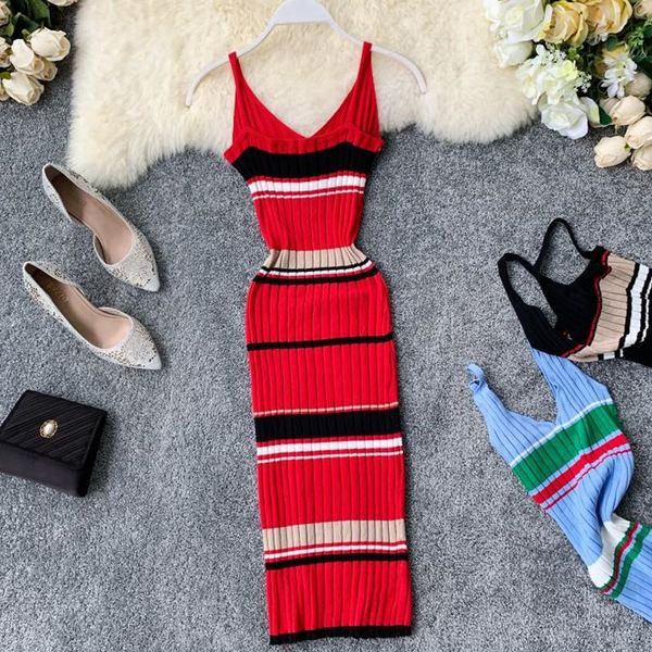 Modern női ruha vékony pántokkal, négy színben