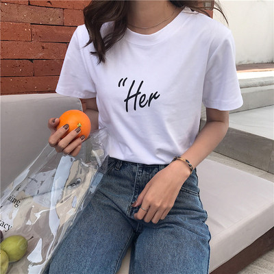 Modern női póló rövid ujjal, fehér és piros felirattal