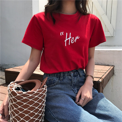 Modern női póló rövid ujjal, fehér és piros felirattal