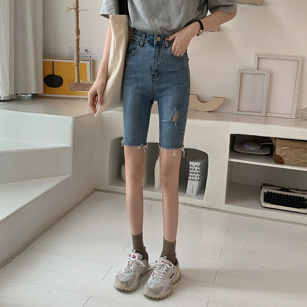 Új modell farmer rövidnadrág magas derékkal, szakadt motívumokkal